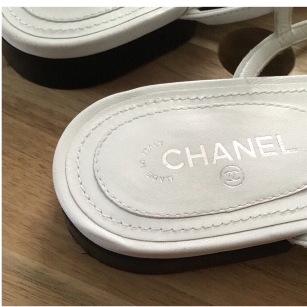 CHANEL AUTHENTIC THONG LAMSKIN WHITE SANDALS SILVER METAL SIZE 38.5-8.5C W/BOX - Picture 12 of 15